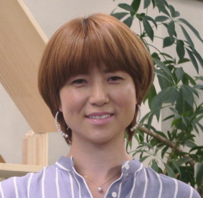 「最近よく乗るんだよねー」4児の母hitomiのバス乗車中ショットにフォロワー「親近感沸きます」：中日スポーツ・東京中日スポーツ