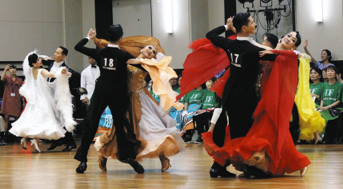 息を合わせ優美なダンス 名古屋で中部日本選手権：中日新聞Web