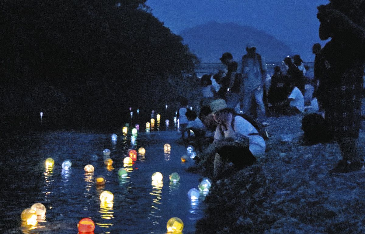 川面にゆらり、光の「天の川」 きほく七夕物語、最後の開催：中日新聞Web