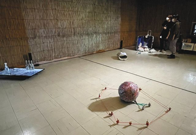 内灘闘争」表現 彫刻や絵画並ぶ 金沢美大院生ら作品展 町歴史民俗