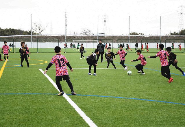 念願の人工芝サッカー場完成 近江八幡 健康ふれあい公園 中日新聞web