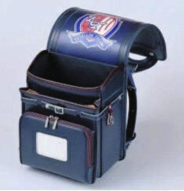 カターレのランドセル発売 来春の新入学向け ロゴ入り限定48個：北陸中