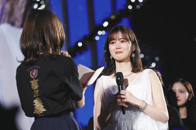 秋元真夏の涙の手紙に号泣 生田絵梨花が乃木坂46卒業コンサート2万人