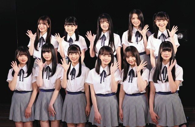 Akb48 第17期生11人お披露目 17歳 佐藤綺星は現メンバー妃星の妹 姉妹で仲良く 中日スポーツ 東京中日スポーツ