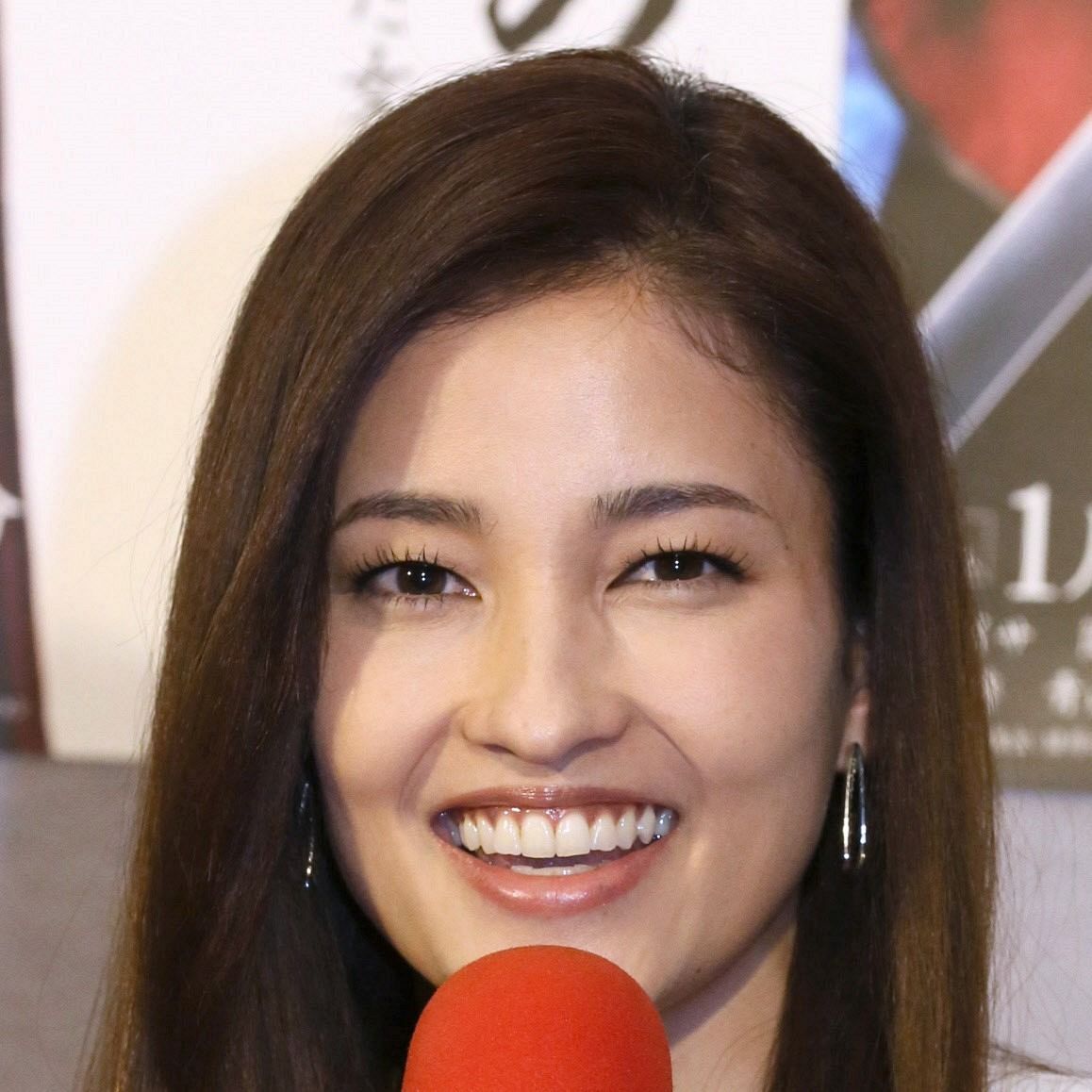 黒木メイサが 家トレ で鍛えた美ボディ公開 フォロワーからは なんかイケメン の声 中日スポーツ 東京中日スポーツ