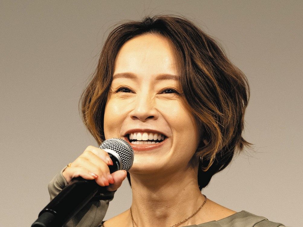  鈴木亜美、『アラフォー2人旅』衣装に「気品と色気」絶賛の声 「スタイル良すぎて」「めちゃ素敵」：中日スポーツ・東京中日スポーツ 