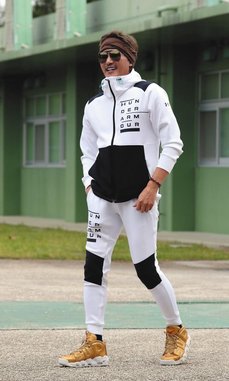 新庄監督着用フーディ 黒/白 日本ハム】2日目視察開始の新庄剛志