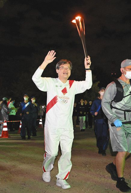 舞う心 空飛ぶ気分 最終区間の有名人ランナー 中日新聞web