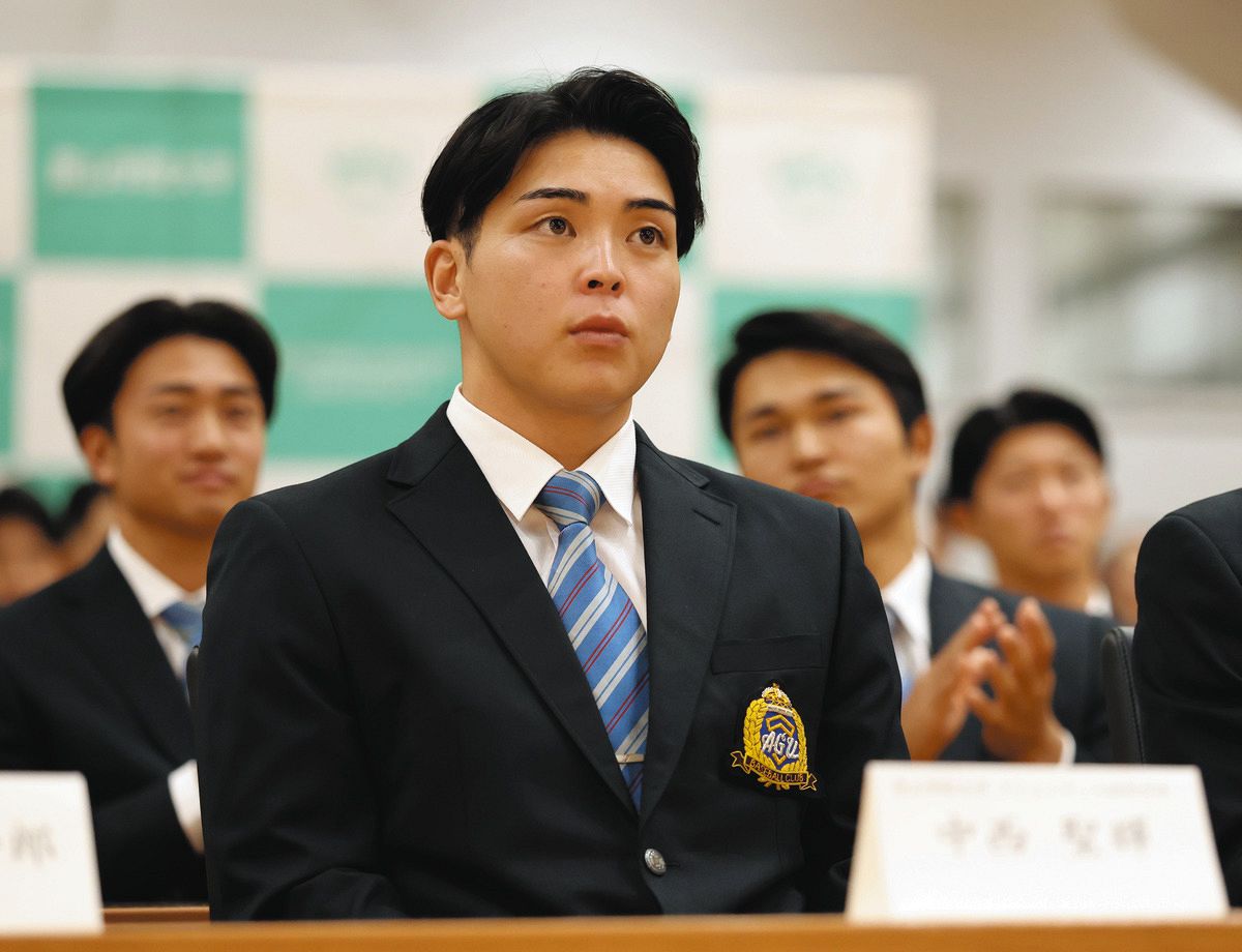 ◇中日に1位指名された直後…青学大・中西聖輝はこの表情【写真】：中日