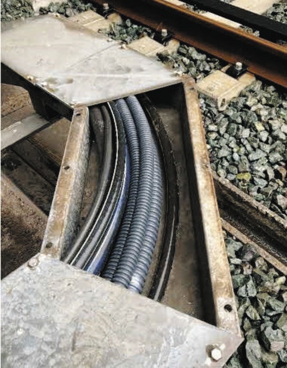 新幹線の窓ガラスにひび…ふたのボルト緩み、接触か JR東海調査：中日