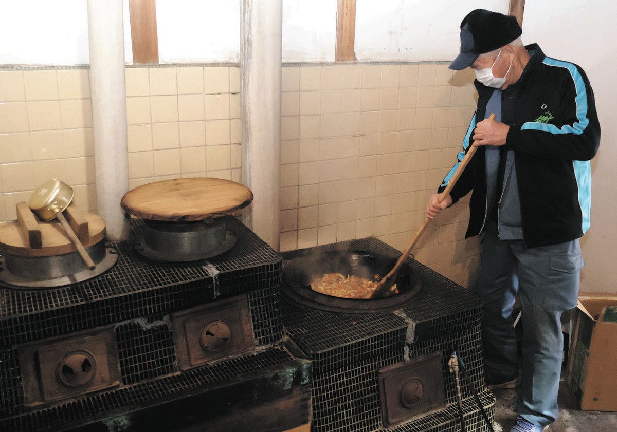 はそり」鍋で具材炒めかやくご飯 菰野横山邸園で郷土文化継承塾：中日新聞Web