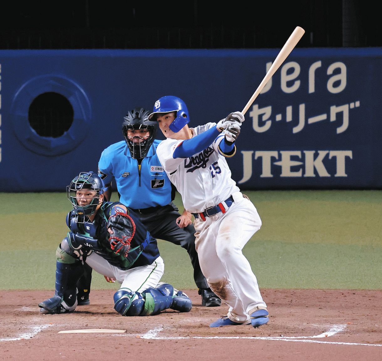 中日・石川昂弥、8回に均衡破る先制の2点適時二塁打！1死満塁の