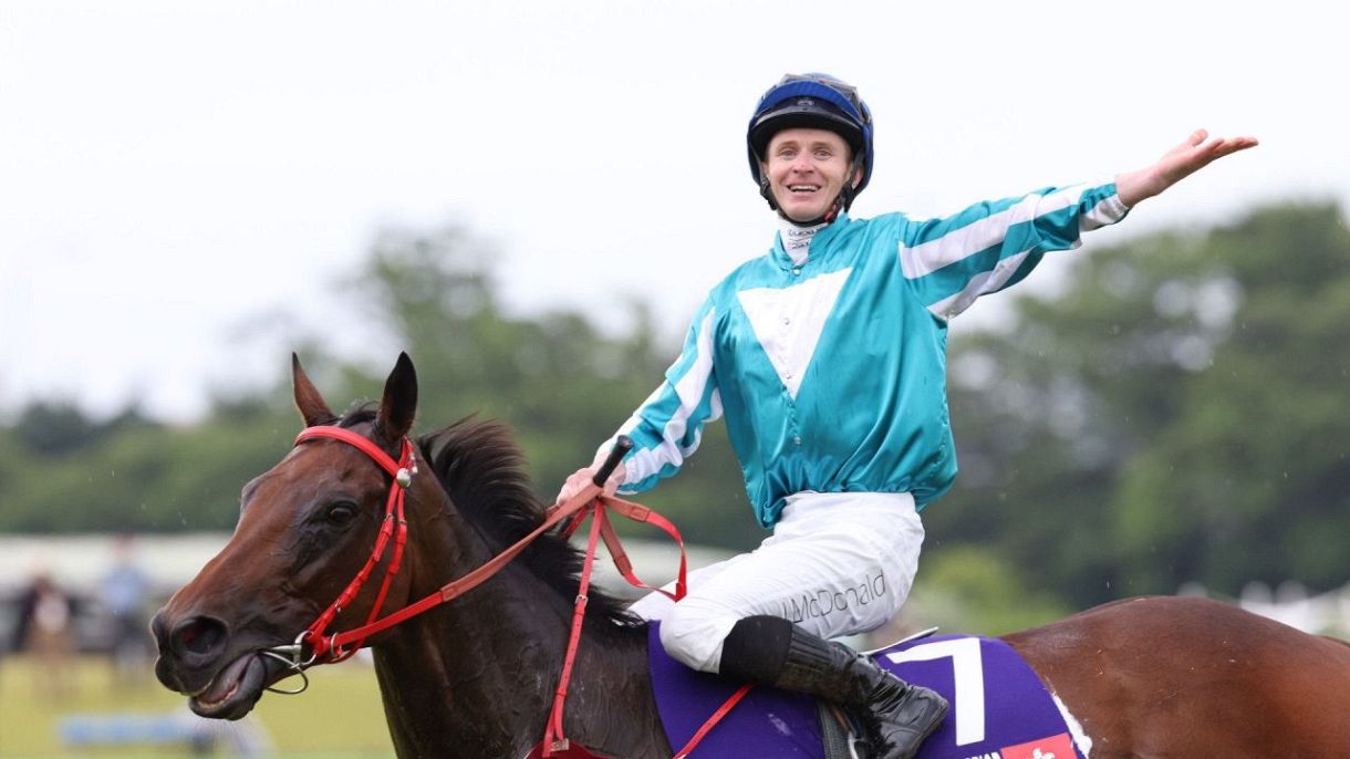 ロマンチックウォリア―、圧倒的な強さに競馬ファン驚嘆 「いやー