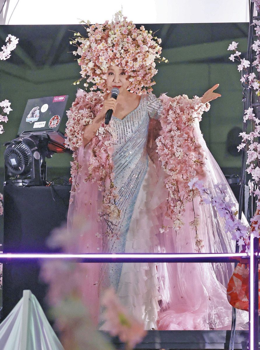 幸子 ラスボス〟小林幸子 ニコニコ超会議で「花咲かばあさん」に変身 「千本