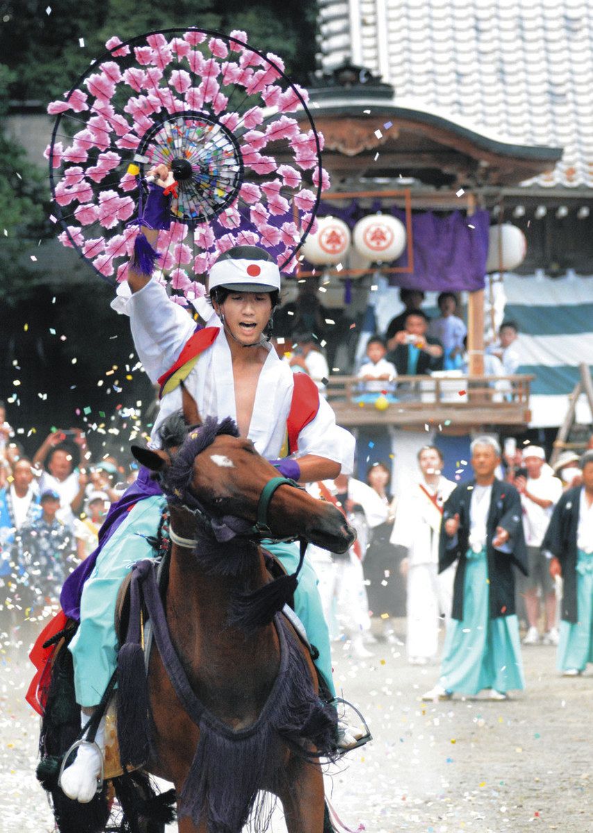 神馬に若武者、駆け抜けた 本巣・長屋神社で「馬駆け祭り」：中日新聞Web