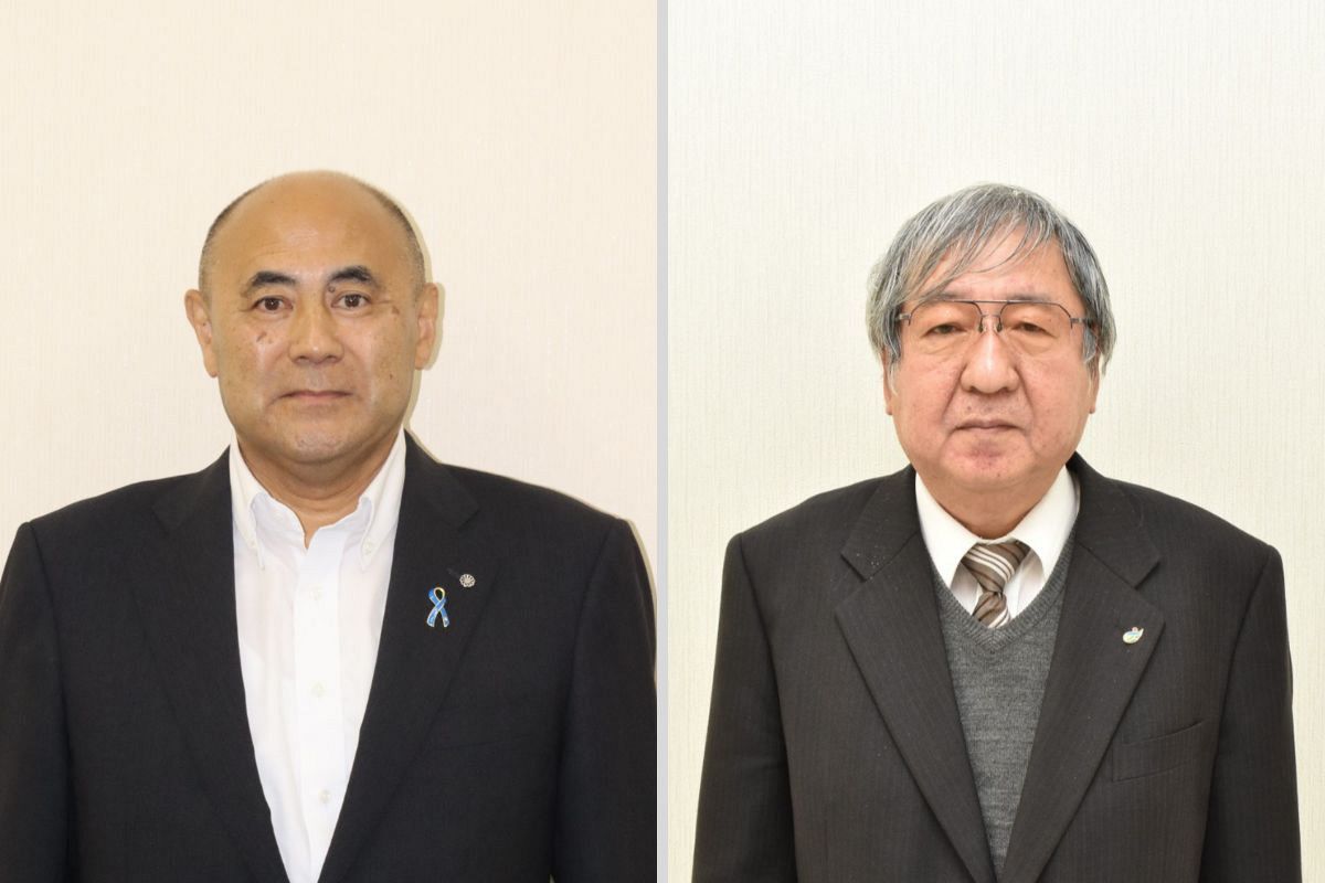 三重県大紀町の服部吉人町長（左）と西村周英副町