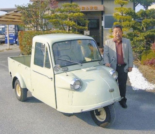 共創会議初代会長が愛用のミゼット、「ダイハツのまち竜王」に寄贈