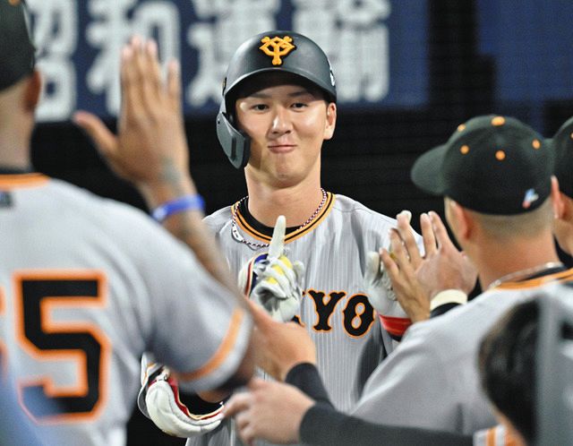 秋広優人、4戦連発で2桁HR到達 高卒3年目以内は球団史上初 原監督