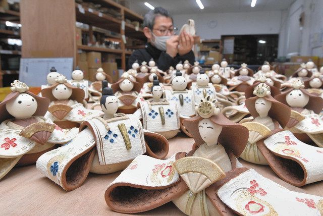 もうすぐ出番！おひなさま 滋賀・信楽で出荷最盛期：中日新聞Web