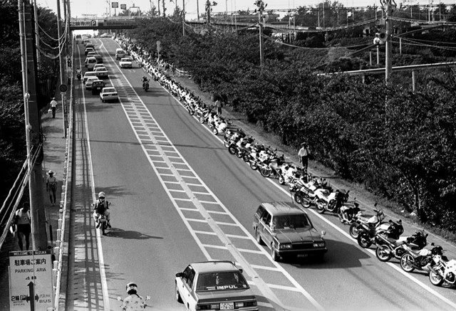 鈴鹿の記憶 坂尾富司さんの写真から＞ 8耐 二輪好きが集う熱い夏：中