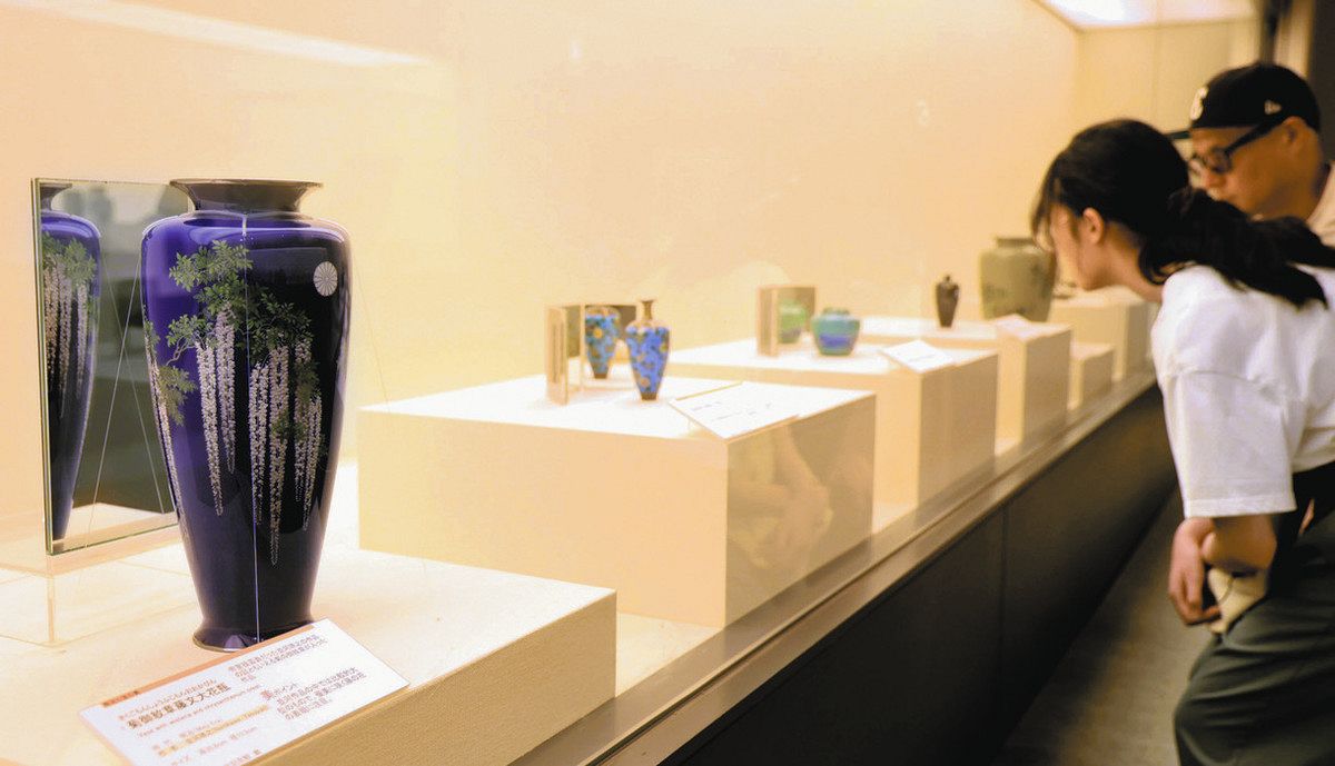 2人のナミカワ、七宝焼競演 あまで明治時代の巨匠の作品展：中日新聞Web