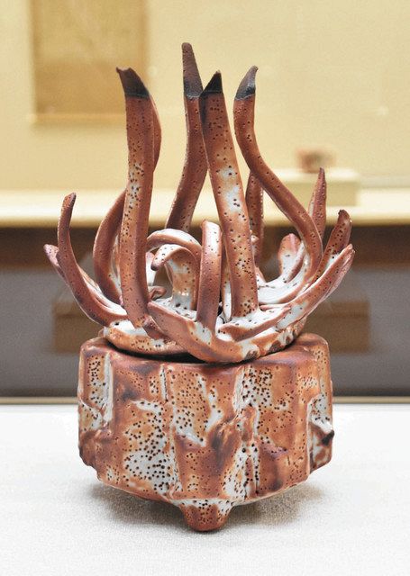美の世界の源流を探る 人間国宝・鈴木蔵さんの最新作など展示 多治見市