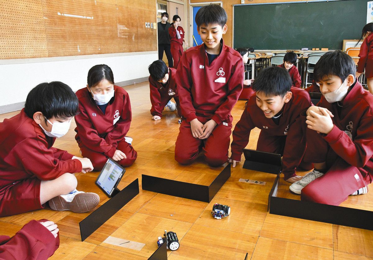 ロボ 狙い通り走るかな 大野・有終東小児童 プログラミング学ぶ