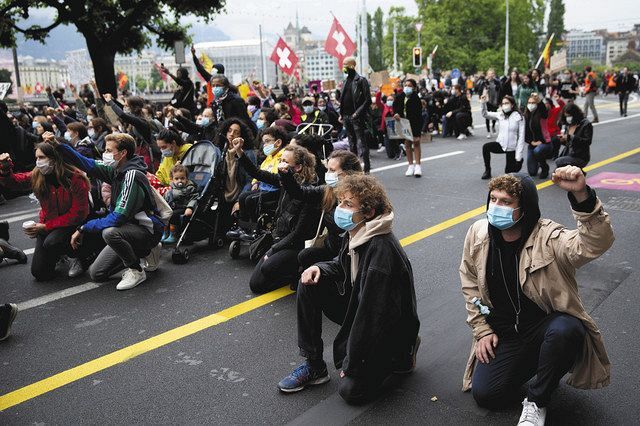 人種差別と闘う 片ひざをつく行動 は東京五輪で処分対象 Sns発言許容もiocガイドライン 抗議活動禁止 中日スポーツ 東京中日スポーツ