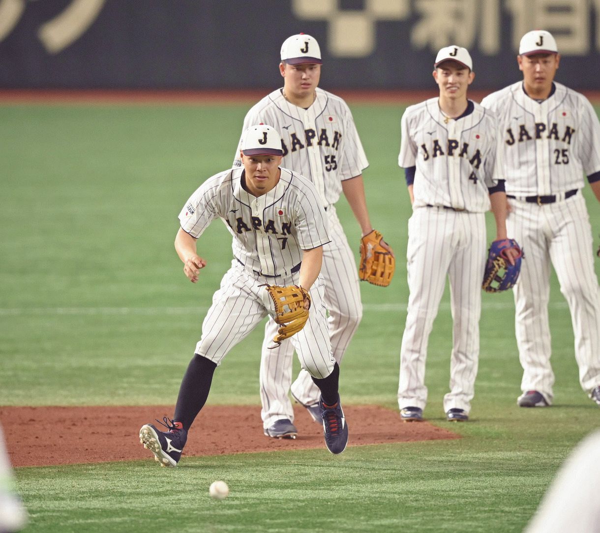 侍ジャパン初選出の佐藤輝明 村上宗隆に脱帽 逆方向にめちゃくちゃエグい打球を打っていた 中日スポーツ 東京中日スポーツ