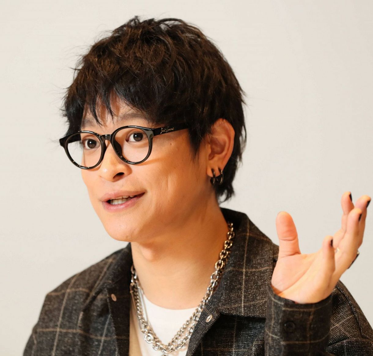 The Oral Cigarettes ボーカル山中拓也 今までの人生を整理 初のフォトエッセー 他がままに生かされて 出版 中日スポーツ 東京中日スポーツ