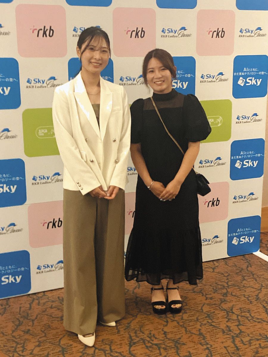 鶴岡果恋（左）と吉本ひかる