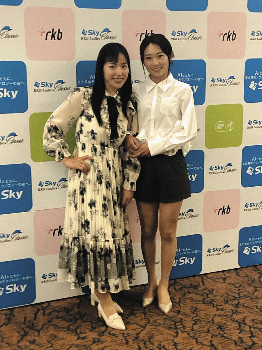 笠りつ子（左）と安田祐香