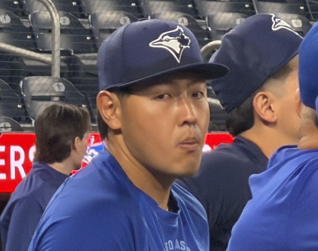 大谷翔平＆岡本和真、試合中にイチャイチャ!? 三塁走者と三塁手が談笑