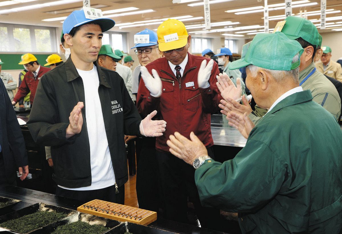お待たせしました、今年も静岡の新茶がそろいました 静岡で初取引会