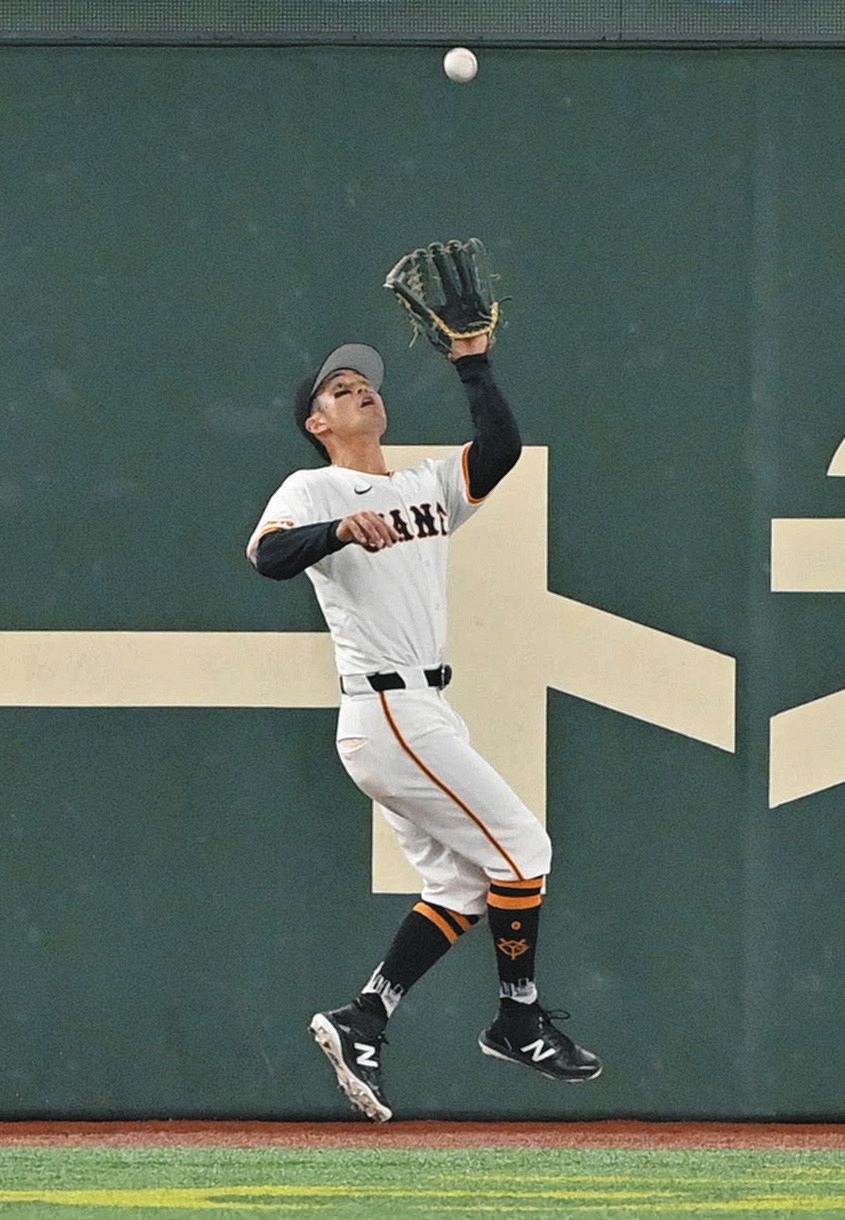 巨人　ジャイアンツ　若林楽人選手　サインボール　投げ入れ　投げ込み　直筆 開幕戦巨人ジャイアンツ若林楽人選手サインボール投げ入れ