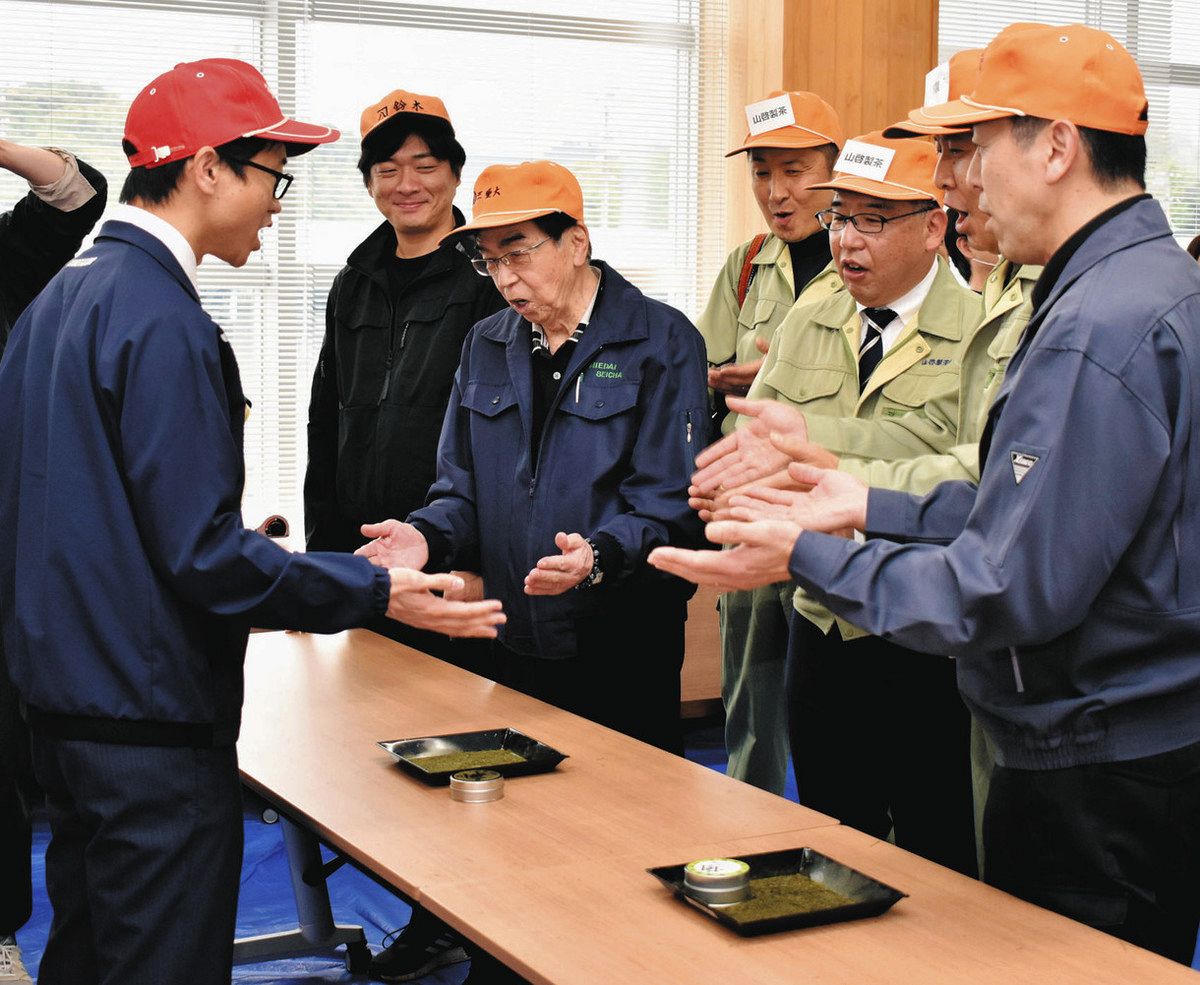 新茶初取引 手打ち威勢良く：中日新聞しずおかWeb