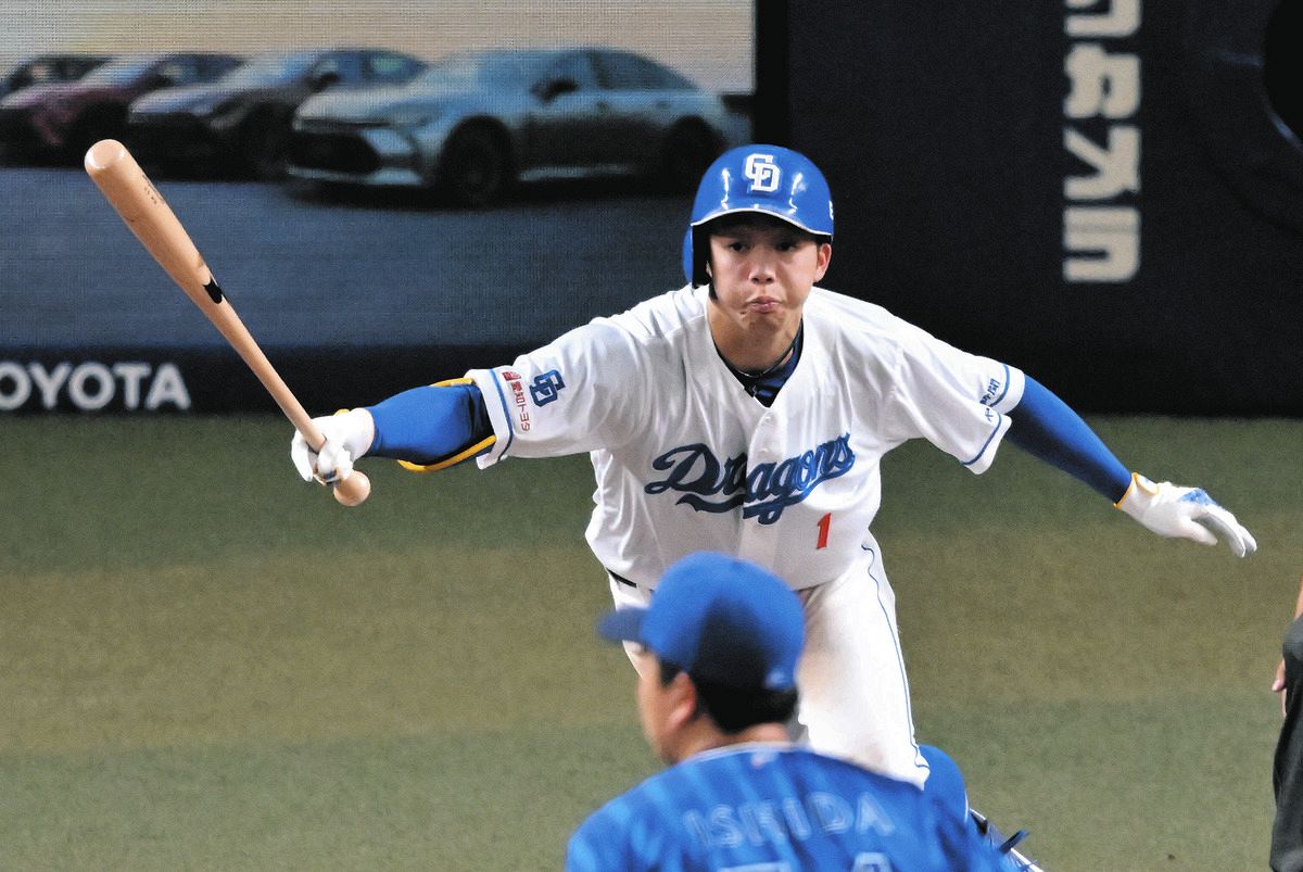 中日・岡林勇希、全力疾走で二塁内野安打「ちゃんと走っていると良い