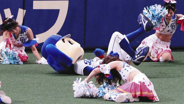 写真 チアドラもドアラ失敗でガッカリ 中日スポーツ 東京中日スポーツ