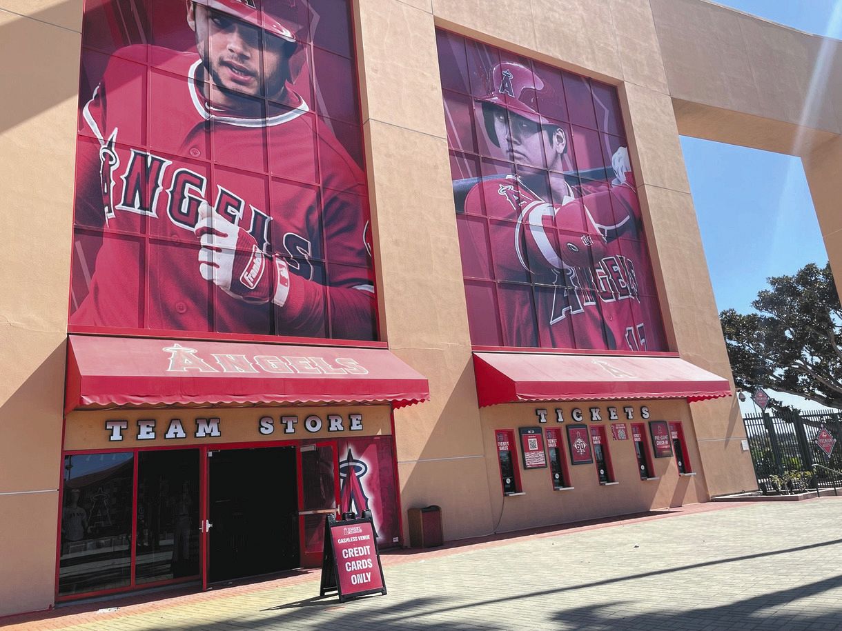 大谷翔平の本拠地エンゼル・スタジアムは閑散 グッズショップの客