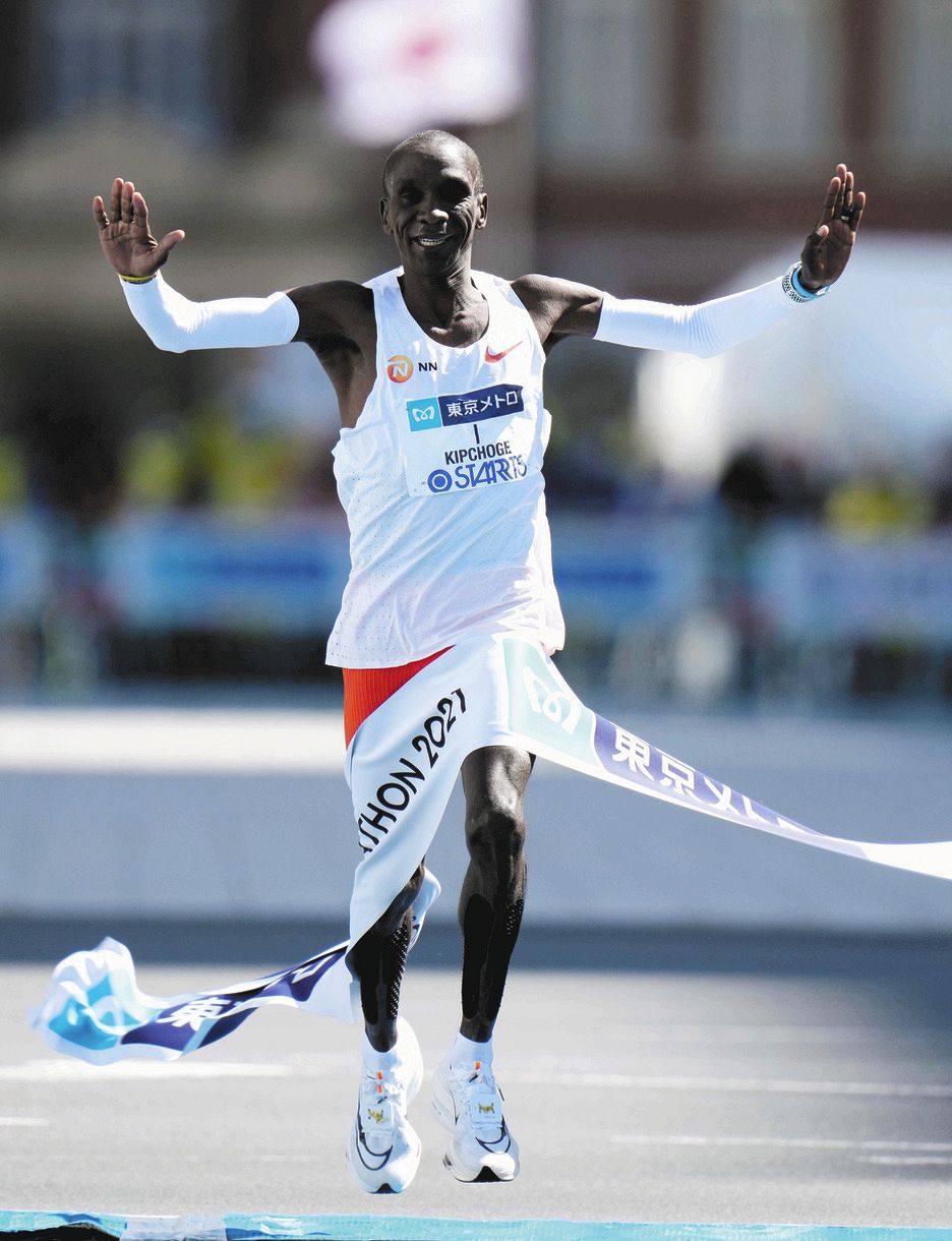 東京マラソンの男子で２時間２分４０秒をマークし、優勝したケニアのエリウド・キプチョゲ（代表撮影）