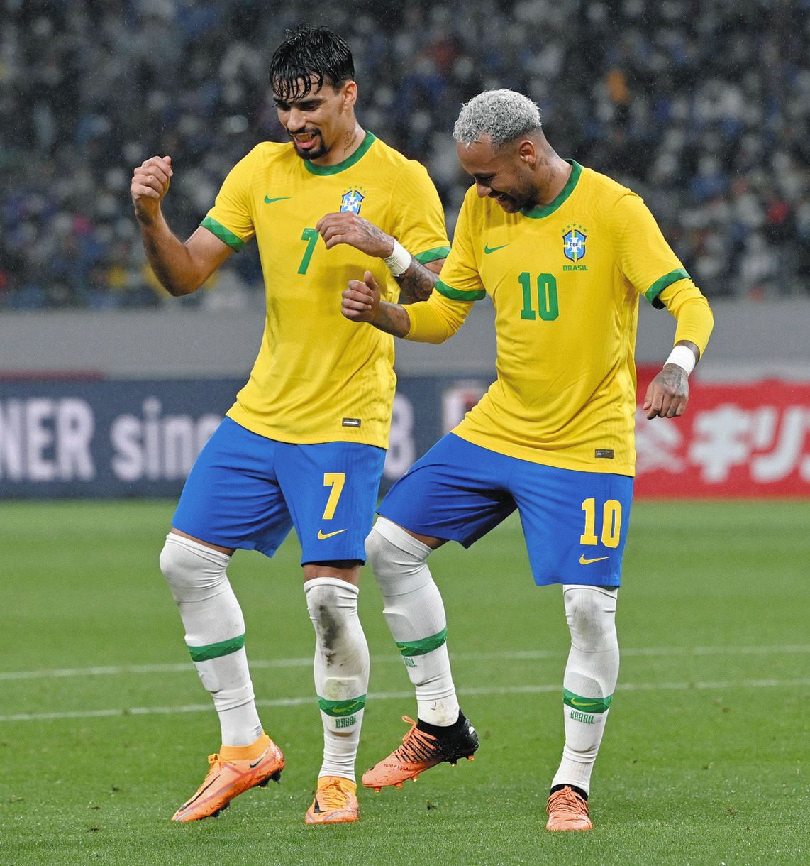 世界最強軍団ブラジル、日本に1-0辛勝 ネイマール、堅守にイラ立つ場面