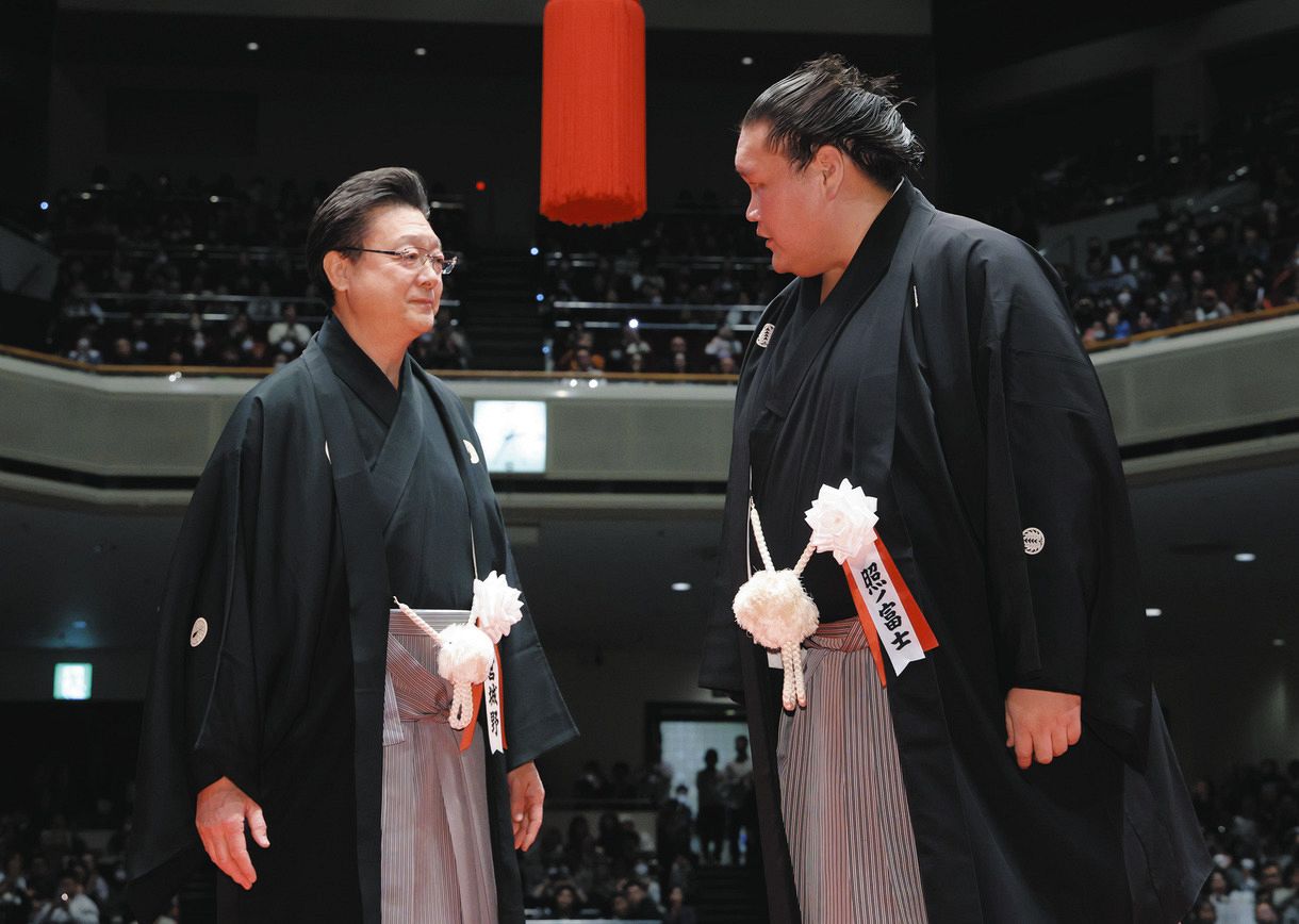 大相撲】元照ノ富士の伊勢ケ浜親方、断髪終え”猛稽古”での次世代横綱 
