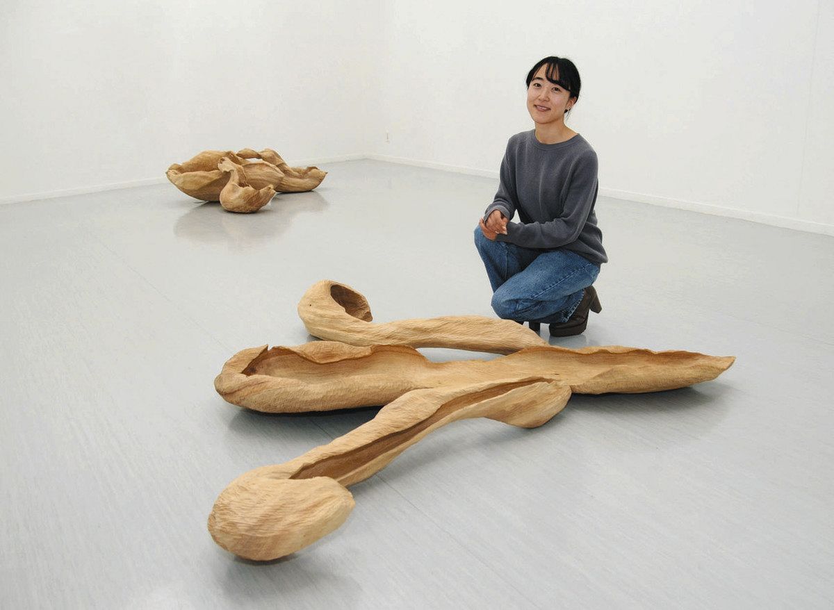 花びらやトルソ、木彫6点を展示 8日まで、名古屋で個展：中日新聞Web