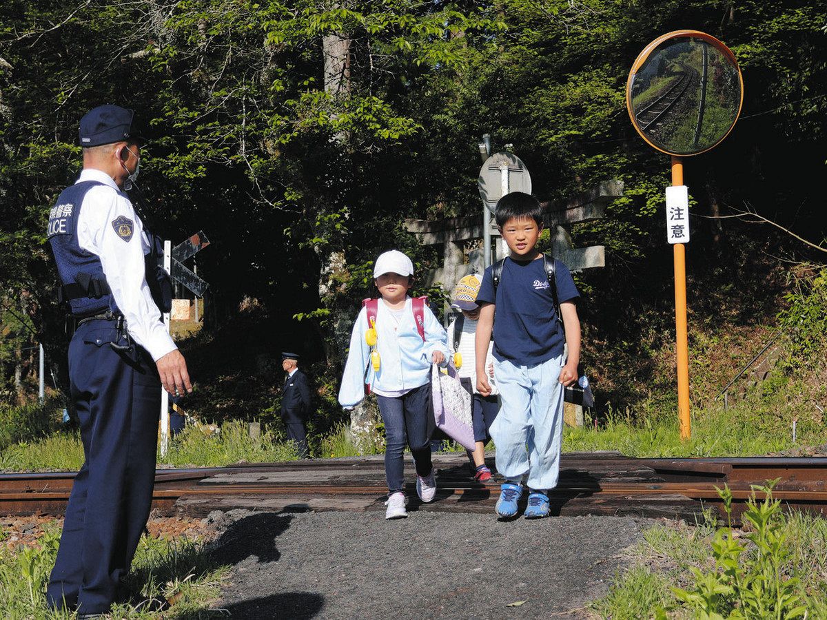 あぶない！＞遮断機、警報機のない第4種踏切 「危険」家族で共有を：中日新聞Web