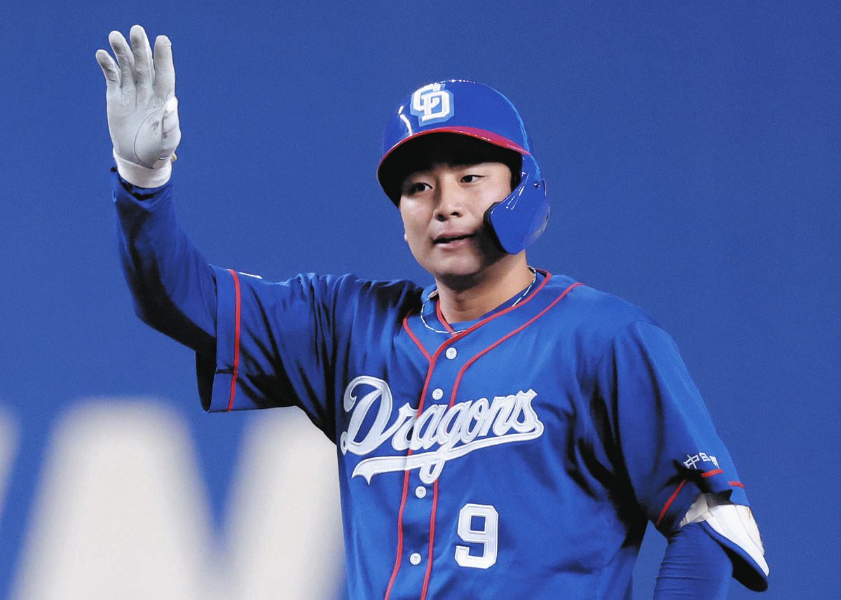 中日・石伊雄太、きっちり犠飛で竜2点目 奥川の初球を中堅へ：中日