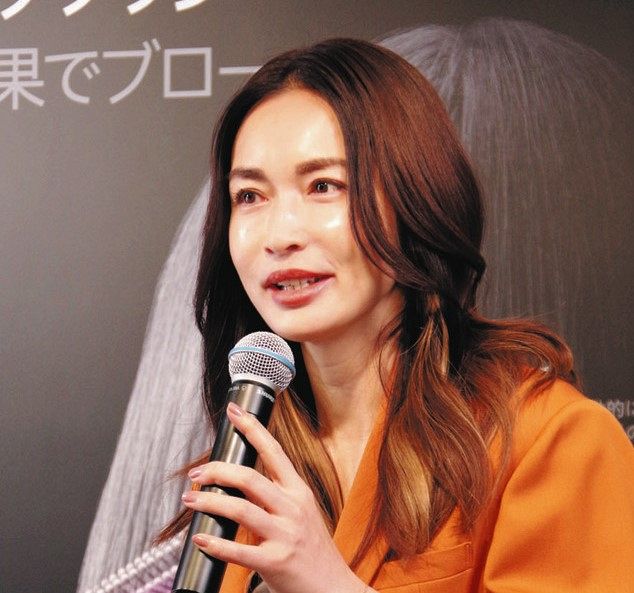 長谷川京子 何もしない という選択肢はない 賛否あっても変化を求める姿勢貫く 2月に23年間所属の事務所を退社 中日スポーツ 東京中日スポーツ