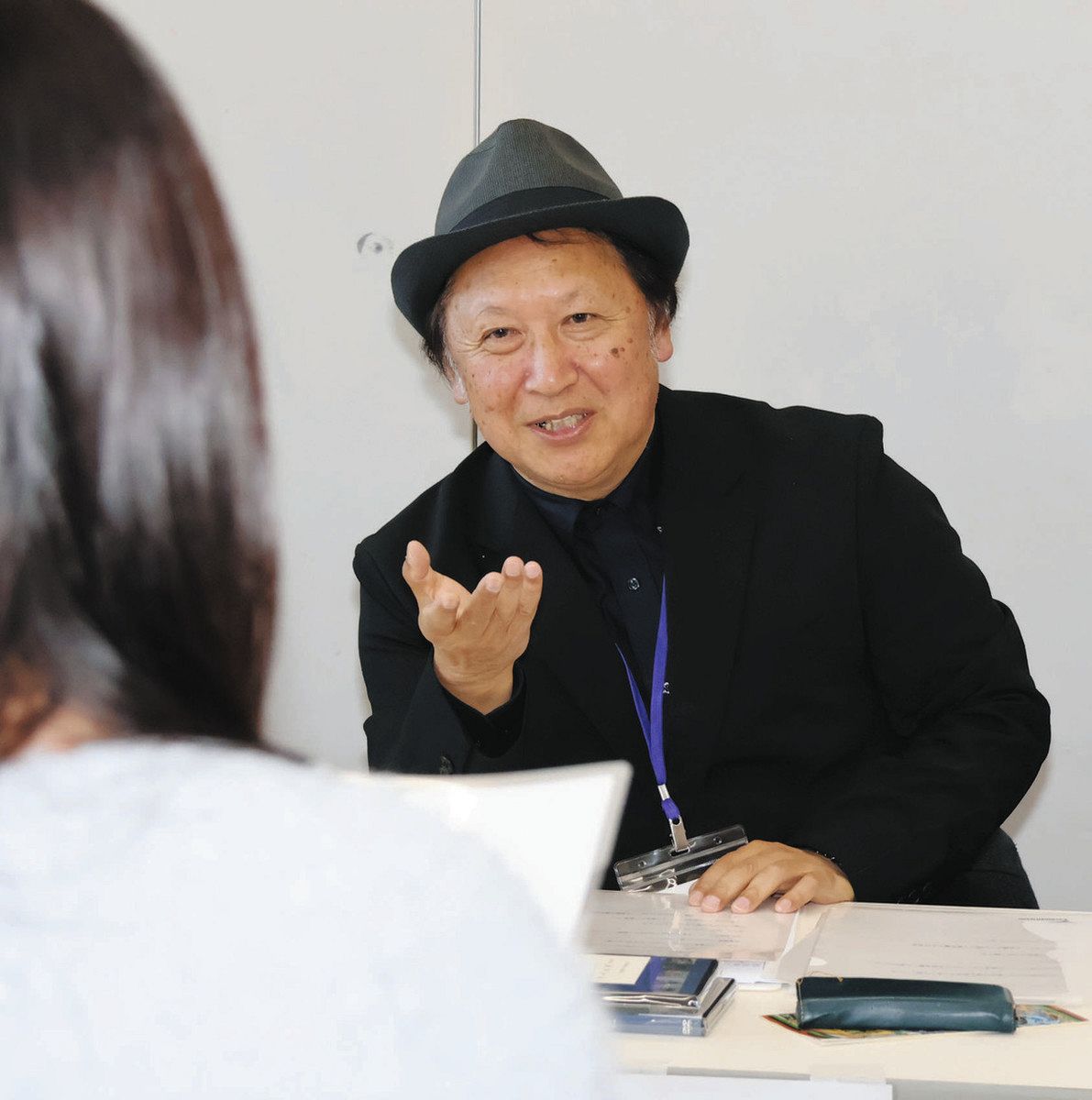 出演者のオーディションに臨む加藤さん＝知立市上重原町の市文化会館で
