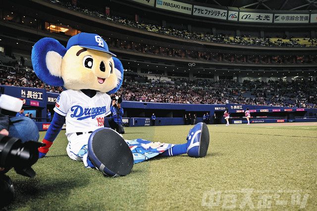中日―巨人 ドアラ：中日スポーツ・東京中日スポーツ