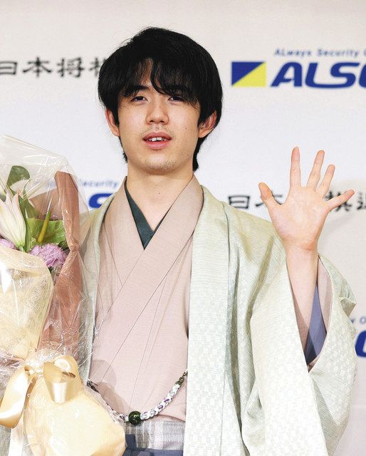 藤井聡太 王将奪取 最年少五冠 １９歳６カ月で達成 中日新聞web