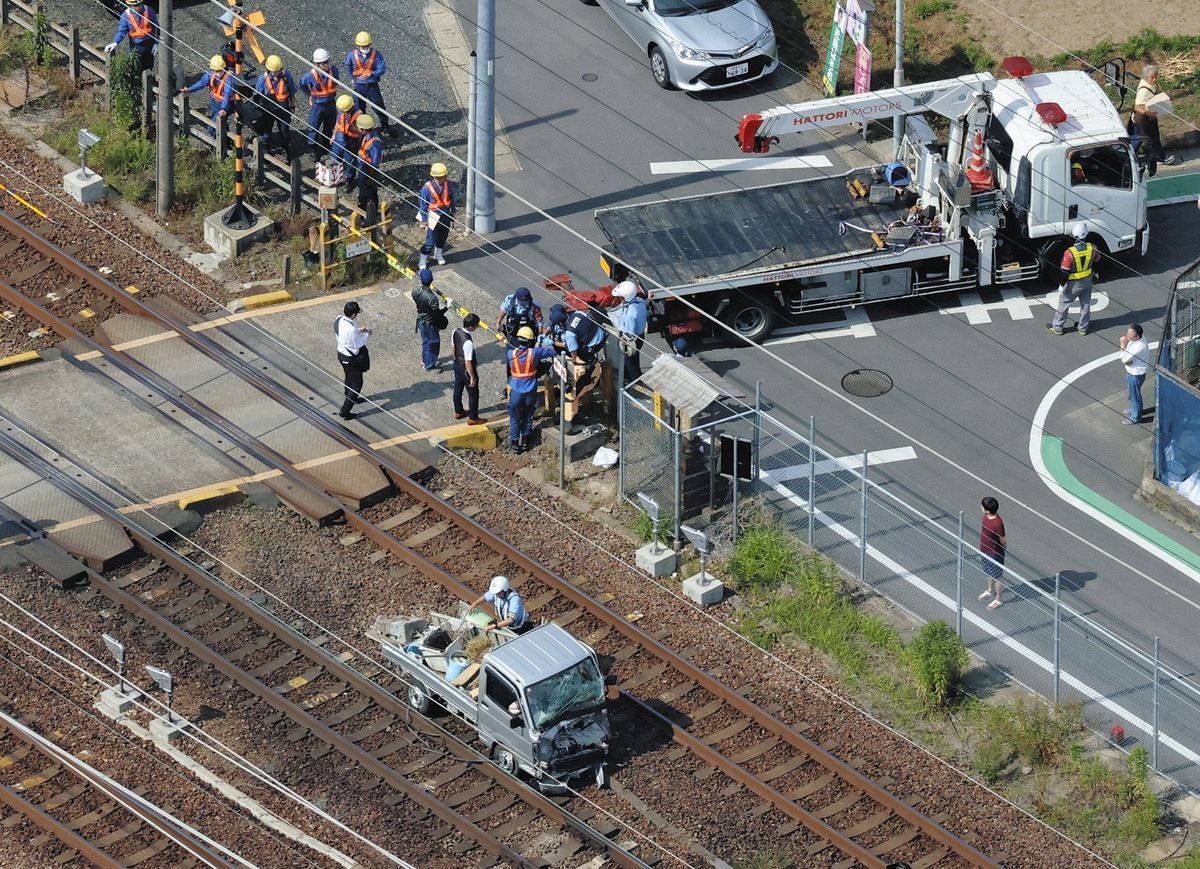 250tr 絶好調　自賠4年　名古屋　岐阜駅 JR東海道線の踏切で貨物列車と衝突、軽トラの男性死亡 名古屋駅―岐阜駅